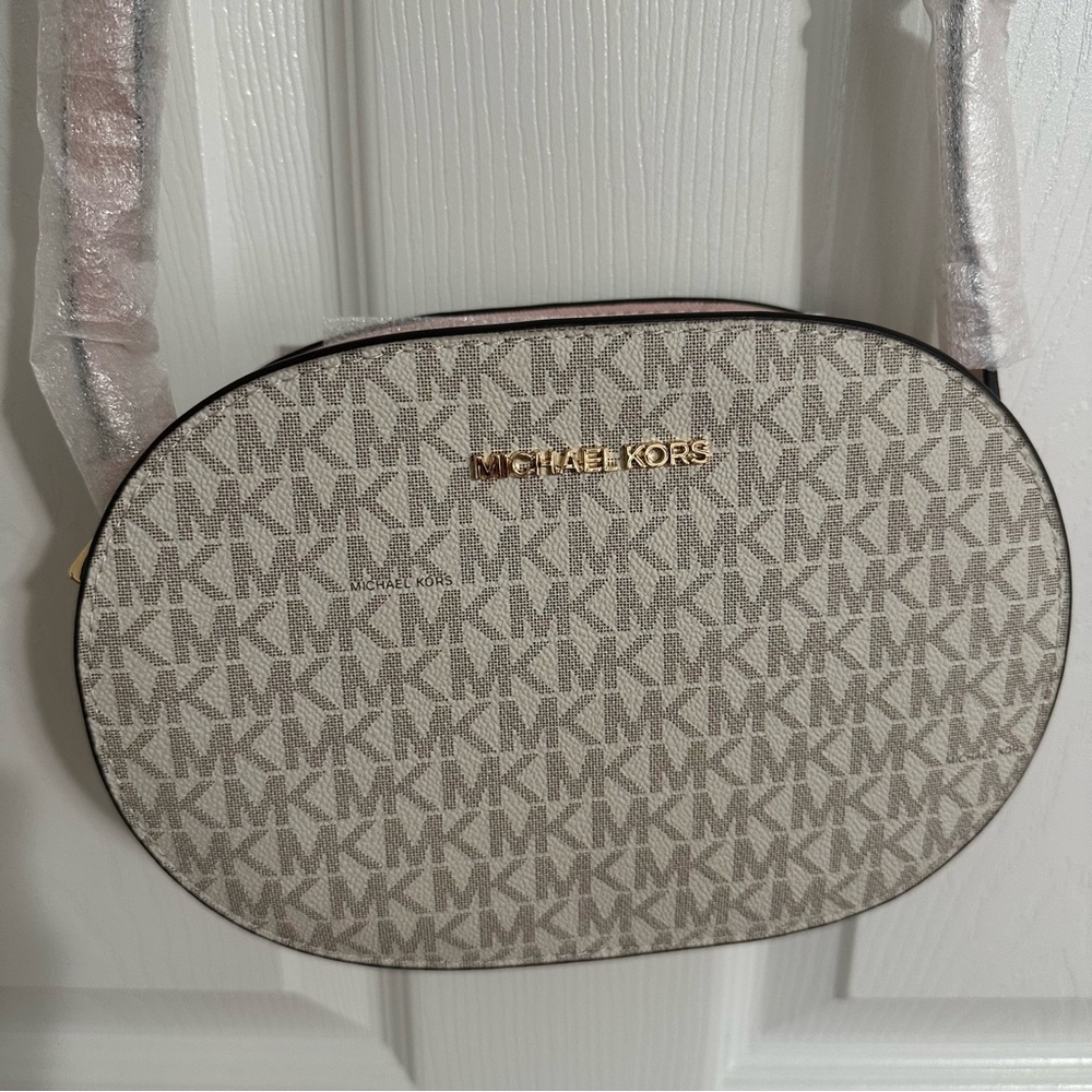 Michael Kors: Jet Set Travel MD Oval XBody (Crossbody) Bag - Picture 6 of 13